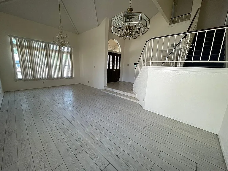 4304 Loma Alegre Dr — Photo 3
