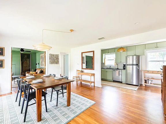 3rd image of 4802 W Park Dr