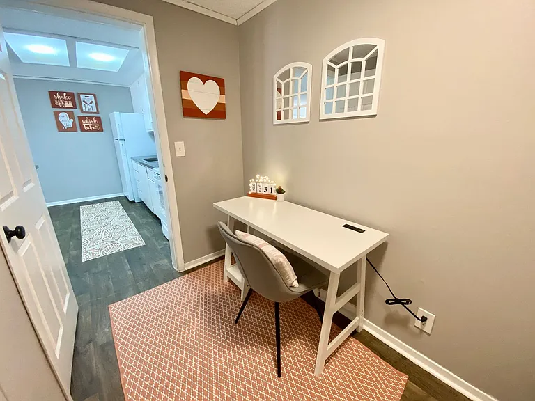 Bentwood Apartments — Photo 25