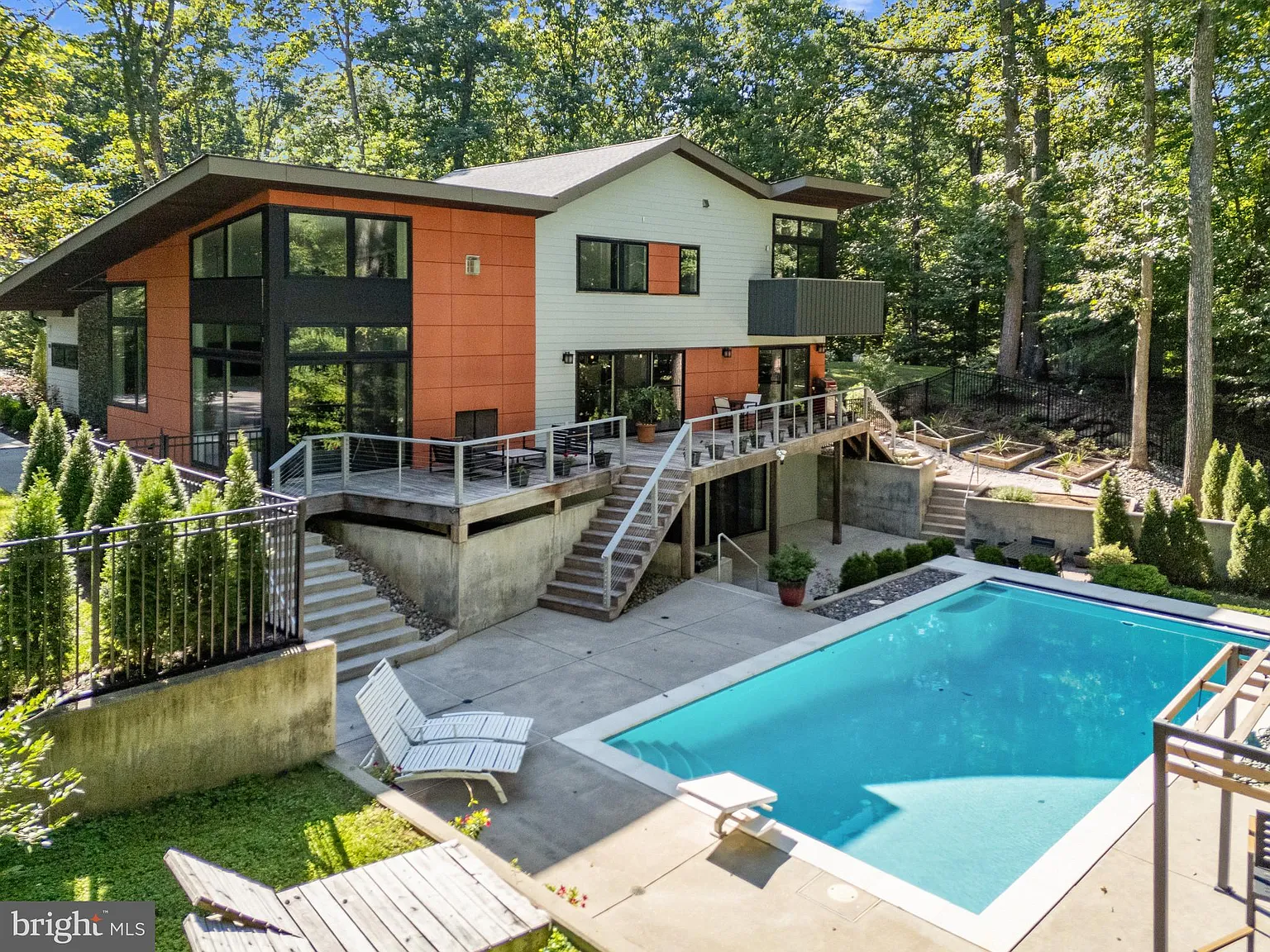 914 Coachway photo 1