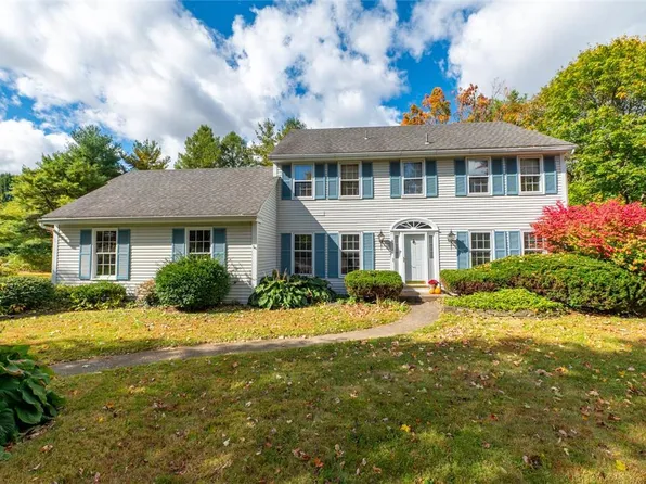 4735 Glenwood Cir, Emmaus, PA 18049