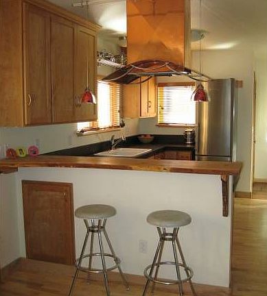 Maple countertop bar
