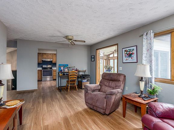 5th image of 1012 W Donahue Ct