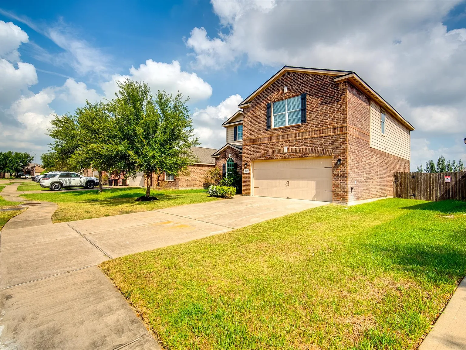 5 bed, 3.5 bath, 3068 sqft, $3,300 — Photo 2