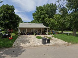 302 W 2nd St, Onaga, KS 66521