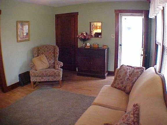 5th image of 430 Oakwood Ave