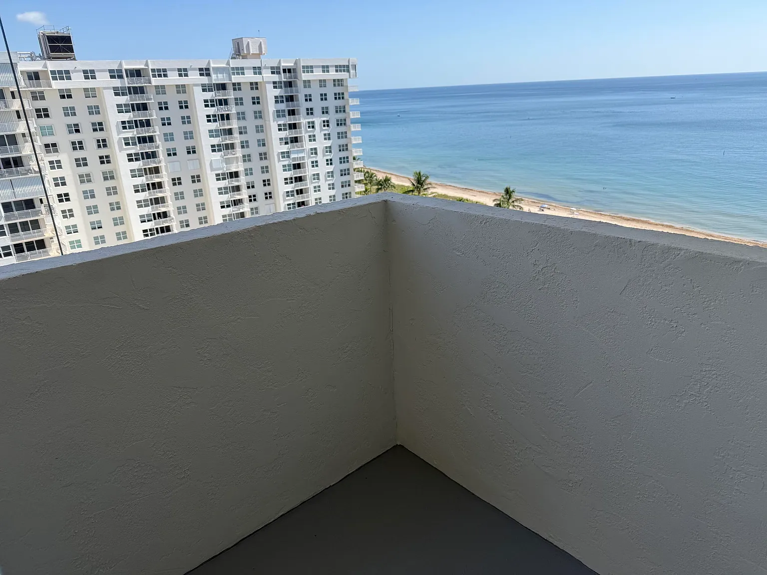 2 bed, 2.0 bath, 1400 sqft, $4,000 — Photo 2