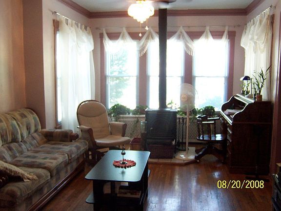 2nd image of 1046 N Humphrey Ave