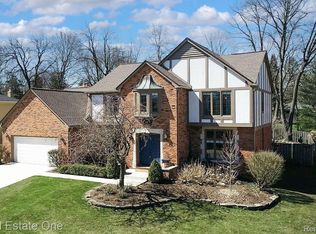 410 Lake Forest Rd, Rochester Hills, MI 48309