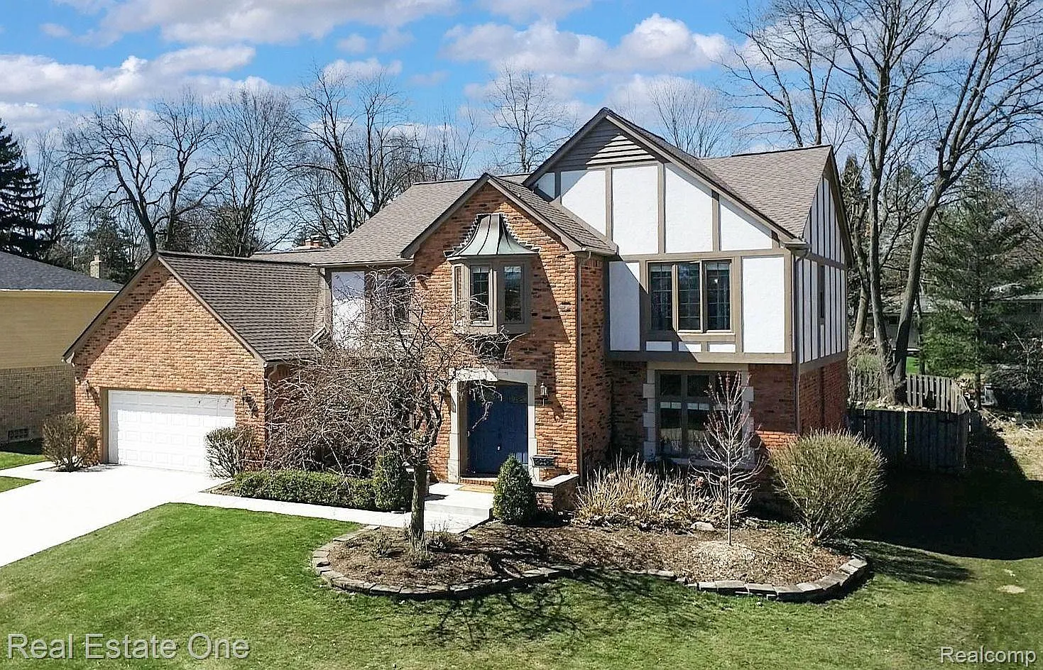 410 Lake Forest Rd photo 1