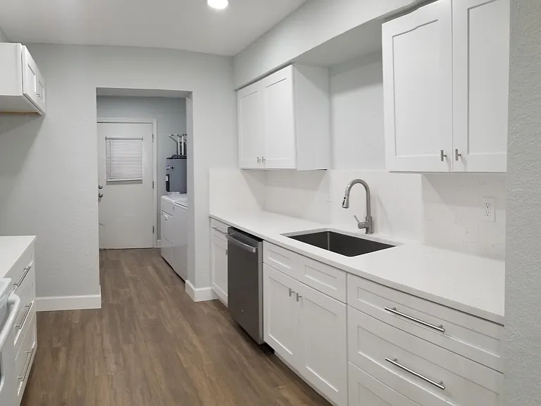1548 Gulfview Dr — Photo 5