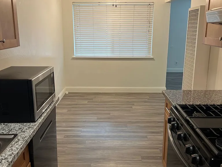 1911 Wildwood Way #2 — Photo 3