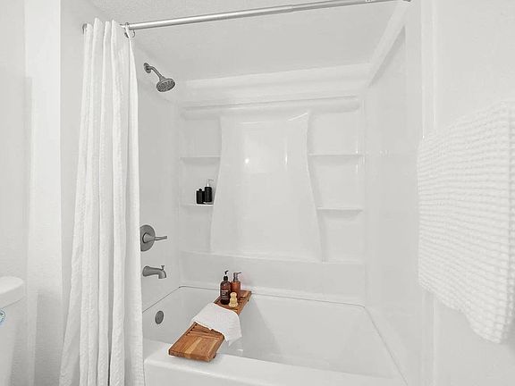 4th image of 1515 Rosecrans Ave #1602