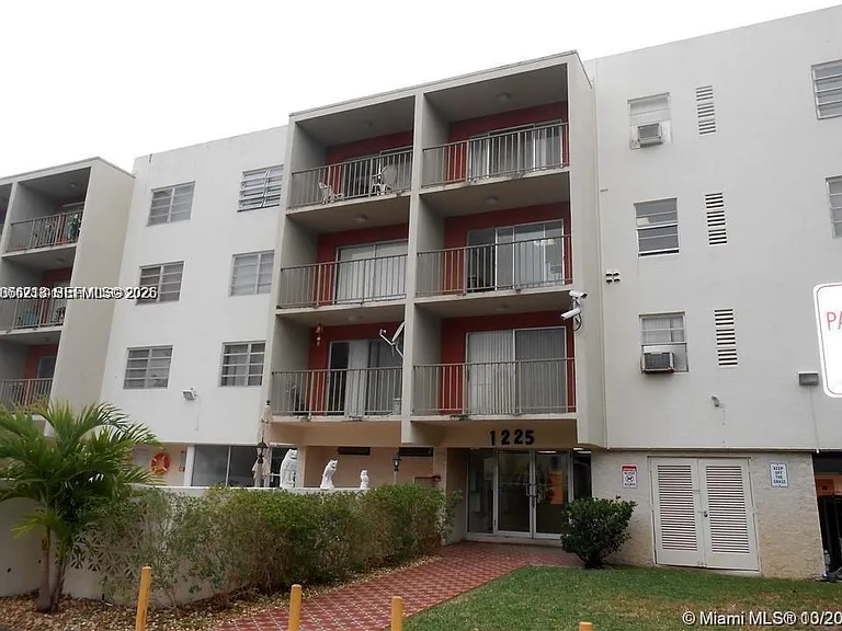 1225 NE 124th St #28A — Photo 1