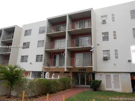 1225 NE 124th St