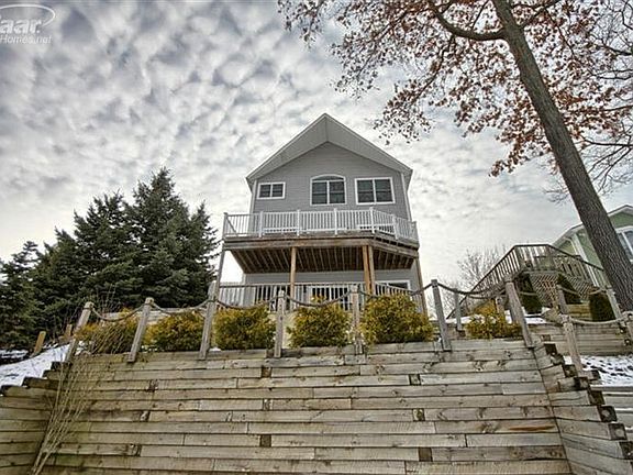 3rd image of 16061 Knobhill Dr