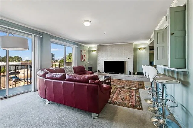 2 bed, 2.0 bath, 1350 sqft, $2,200 — Photo 4