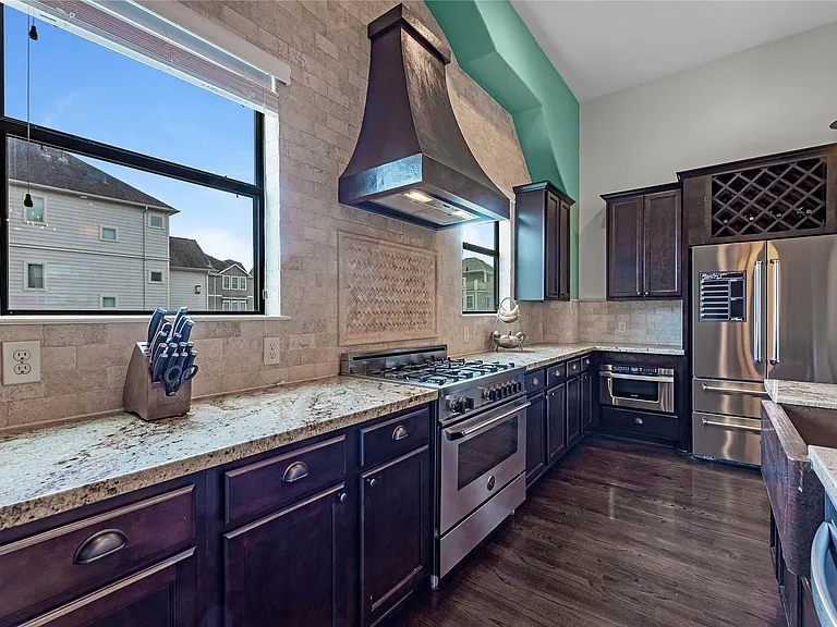 1102 W 15th 1/2 St #A — Photo 20