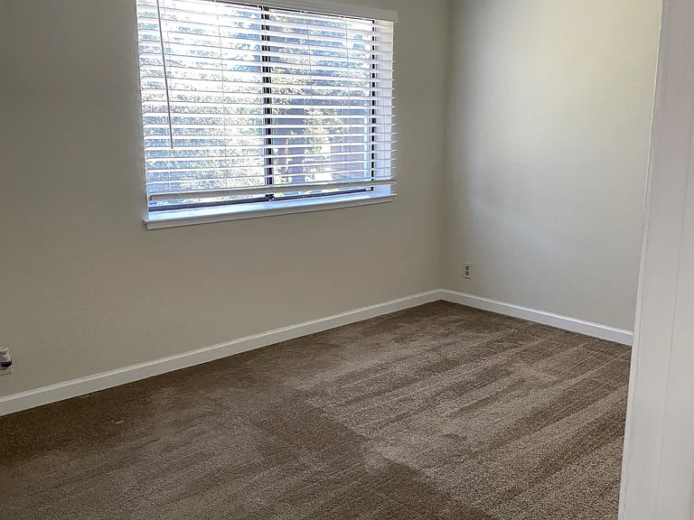 280 Stonegate Cir #1 — Photo 2