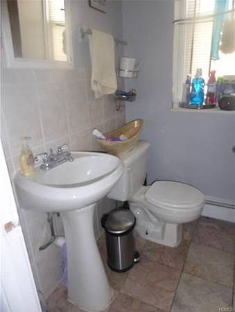 2nd image of 77 Soundview St Floor 2