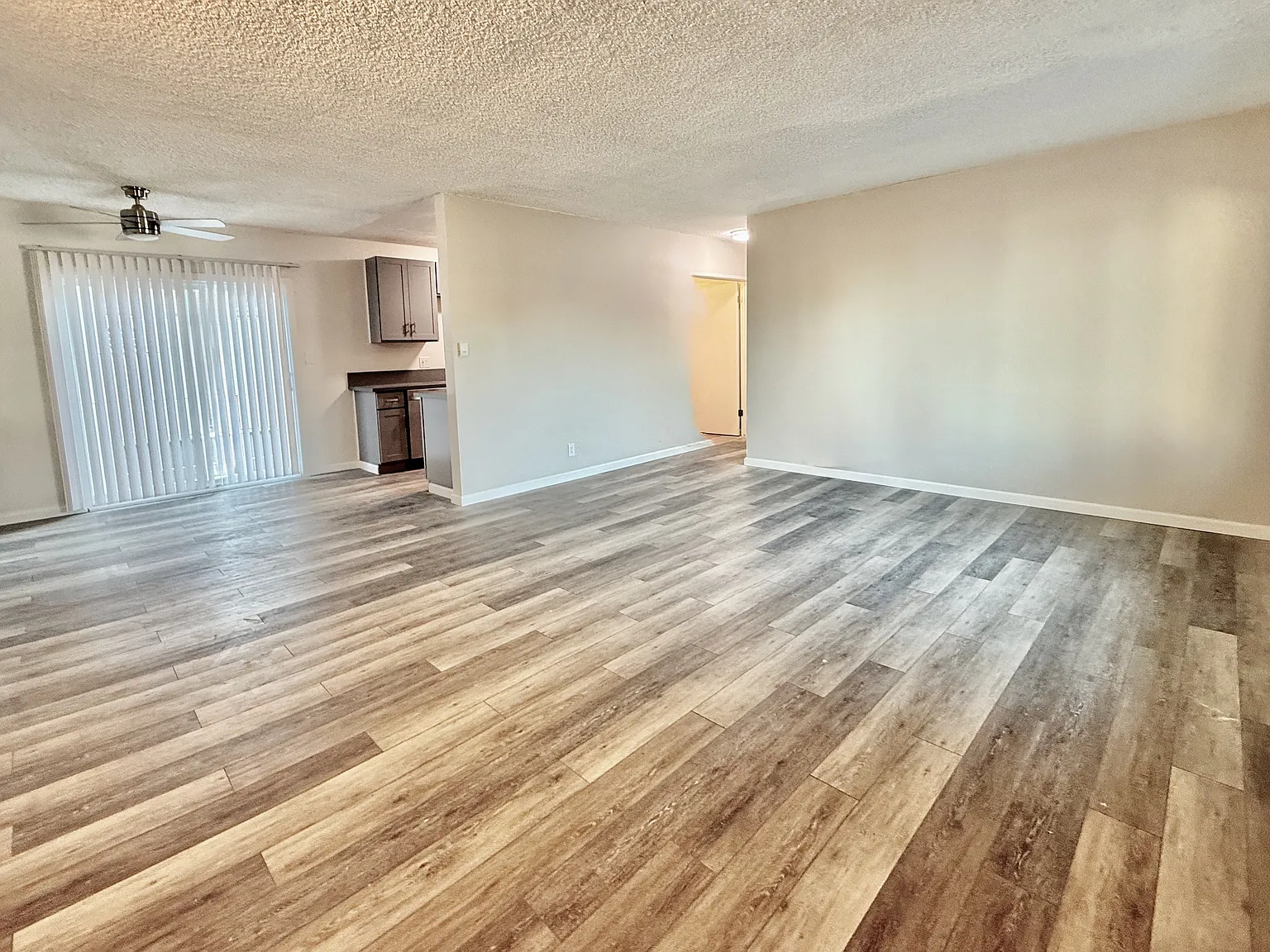 1 bed, 880 sqft, $2,150 — Photo 2