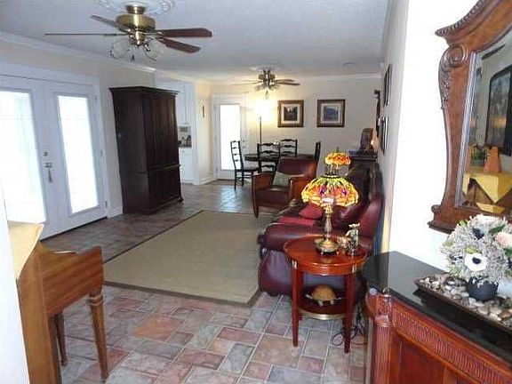 3rd image of 4247 Elmcrest Dr