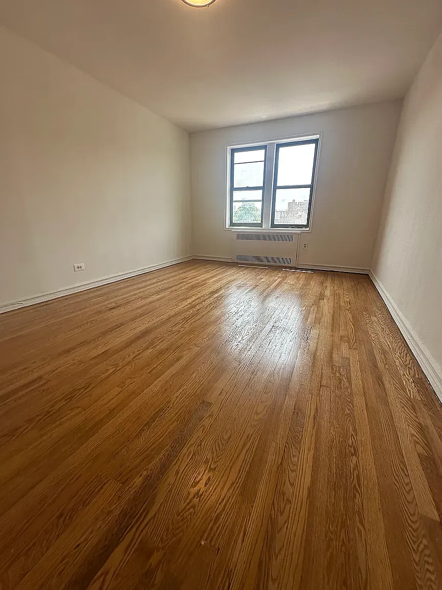 1115 Jerome Avenue — Photo 3