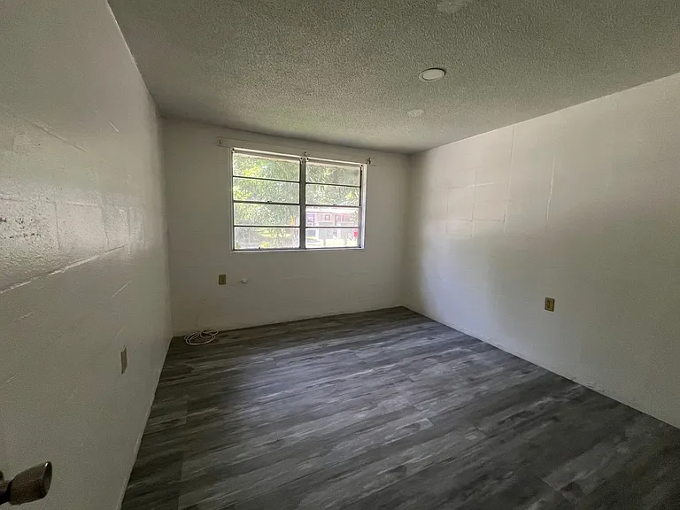 803-828 Floyd St NE — Photo 4