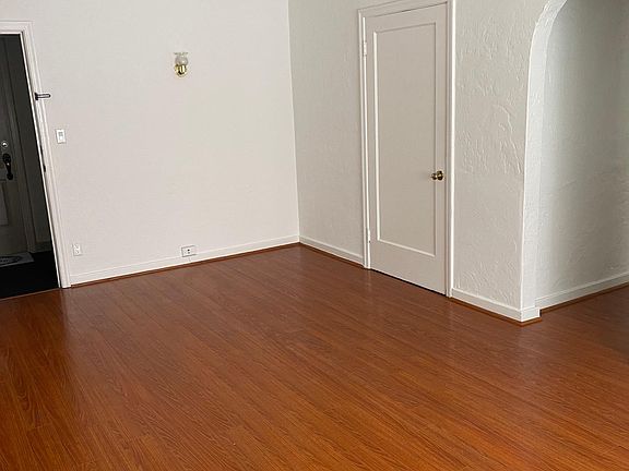 3rd image of 625 S Dunsmuir Ave #210
