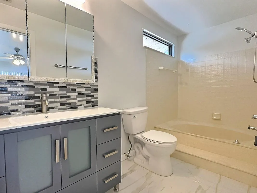 3 bed, 2.5 bath, 1270 sqft, $2,650 — Photo 4