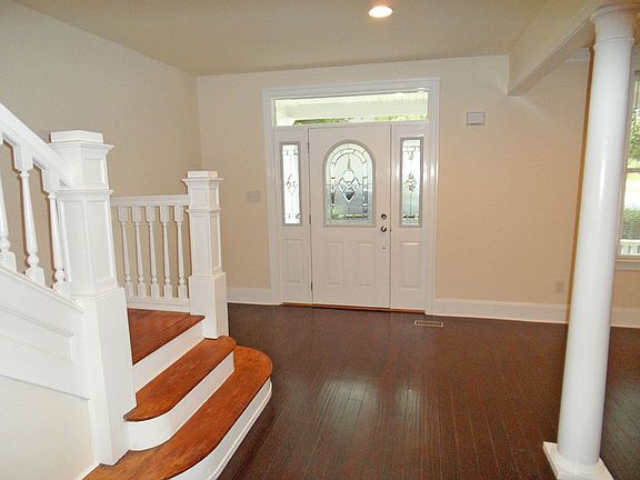 4th image of 419 W 24th St