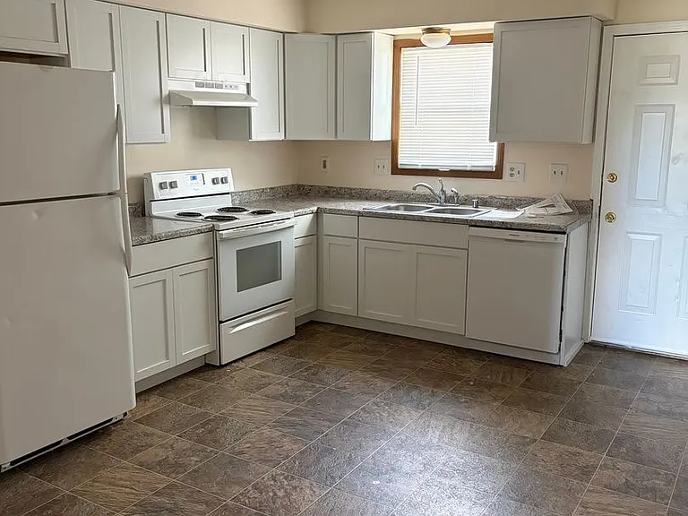 825 Wheelock Avenue 833 837 839 843 #8-827-831 — Photo 1