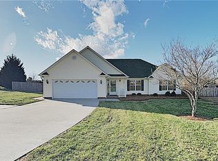 120 Oakshire Ct, Mocksville, NC 27028
