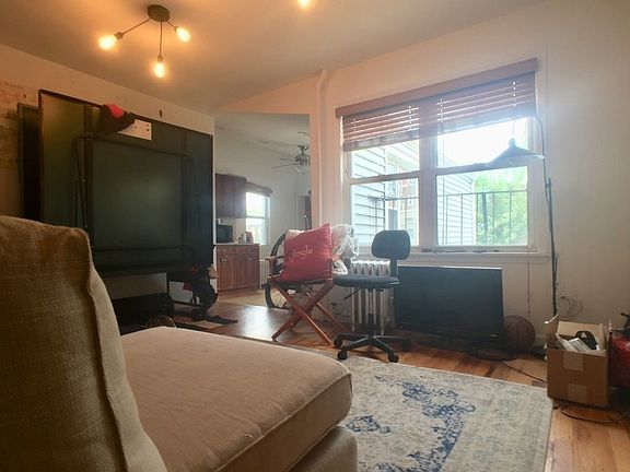 2nd image of 25 Conselyea St #3L