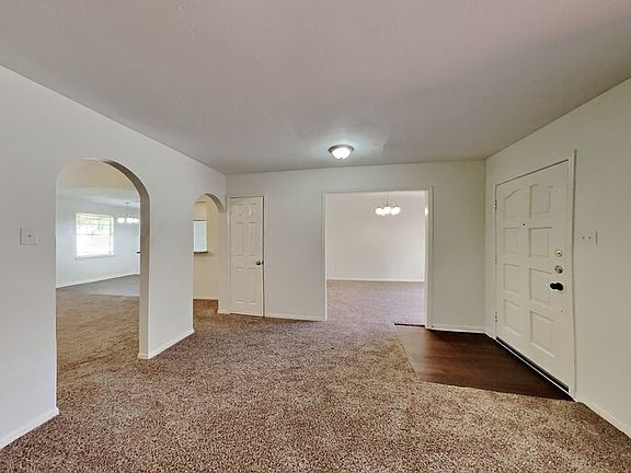 4th image of 5102 Royal Oak Dr