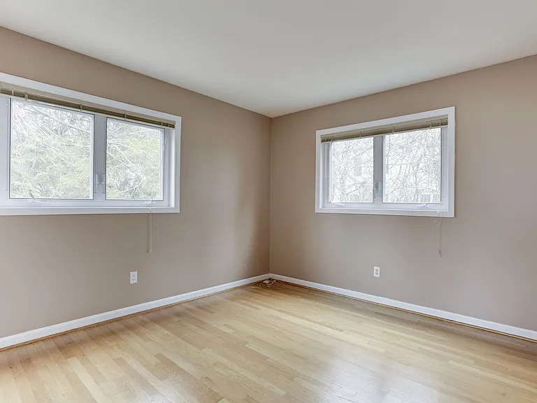 1040 Warbler Pl — Photo 9