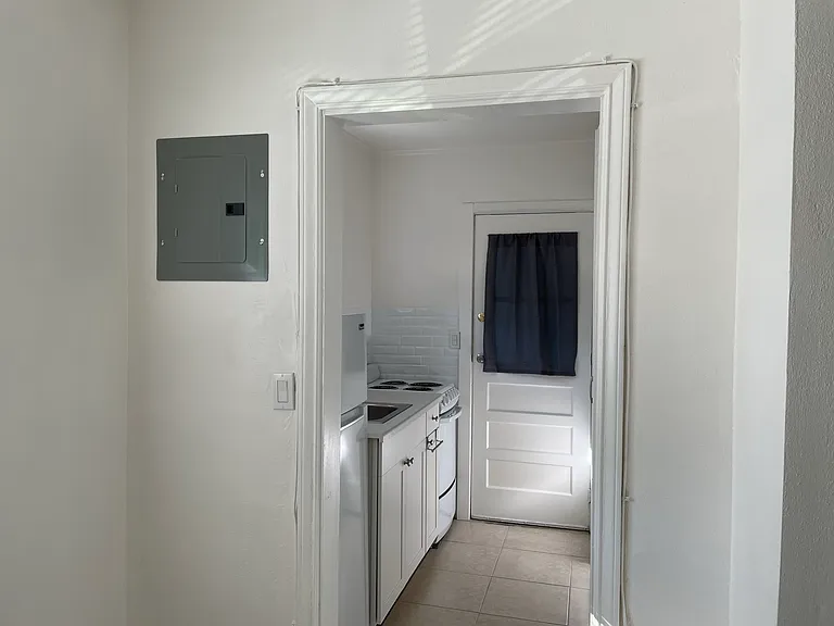 810 1st Ave NW #1 — Photo 11