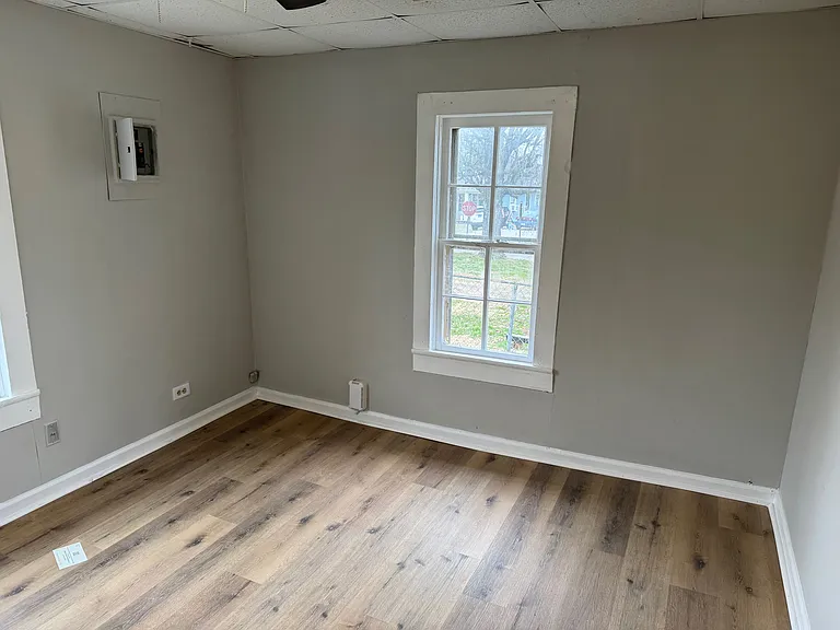 410 Bowen Ave — Photo 9