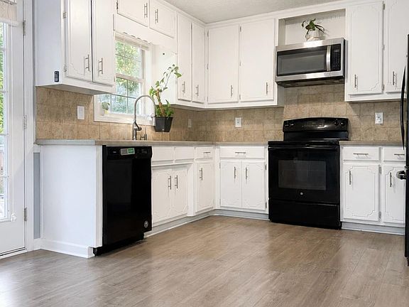 4th image of 1425 Wyndham Way