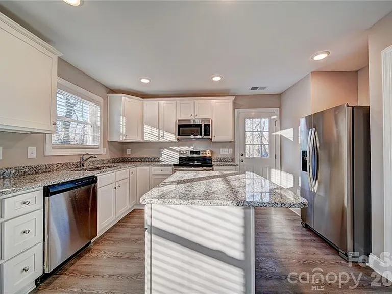 1414 Mason St — Photo 4