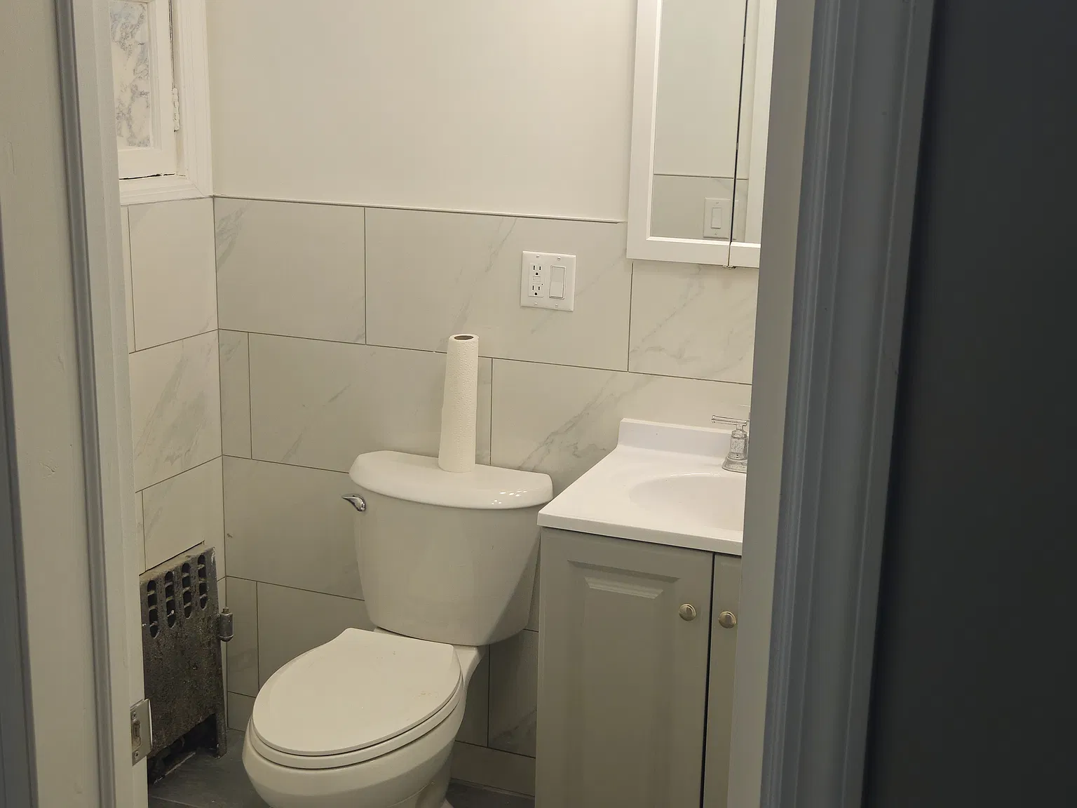 3 bed, 1000 sqft, $2,400 — Photo 2