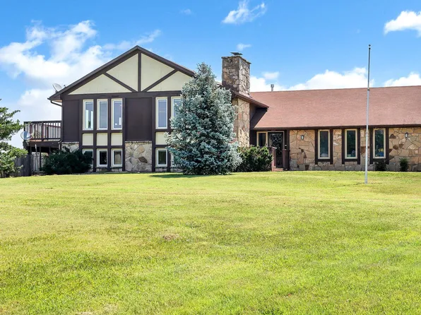 4826 SW Briarcliff Rd, Towanda, KS 67144