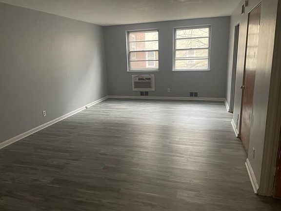 3rd image of 2812 E 130th St APT 303