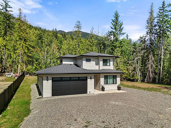 3rd image of 7670 Mountain Dr