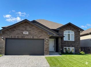 1076 Lublin Ave, Windsor, ON N8P0E5