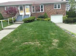 6 Campagna Dr, Albany, NY 12205