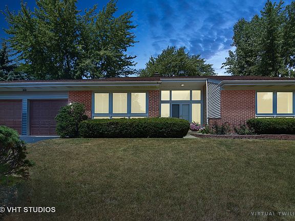 2nd image of 1048 W Skylark Dr