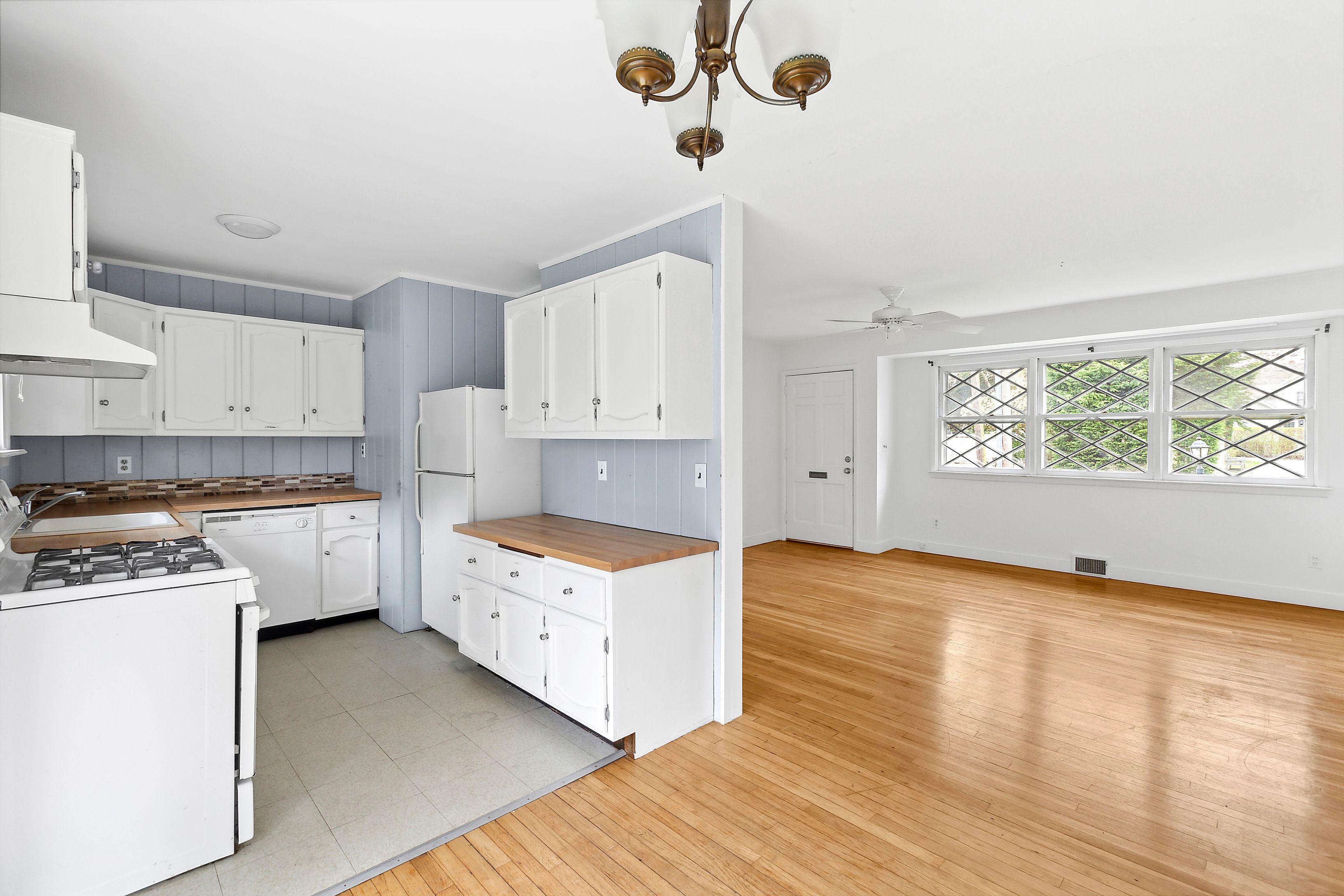 16 Conklin Ter, East Hampton, NY 11937 Out East