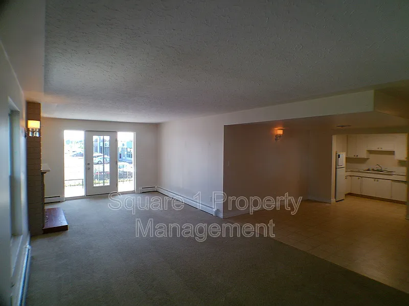 3 bed, 2.0 bath, 1100 sqft, $1,900 — Photo 3