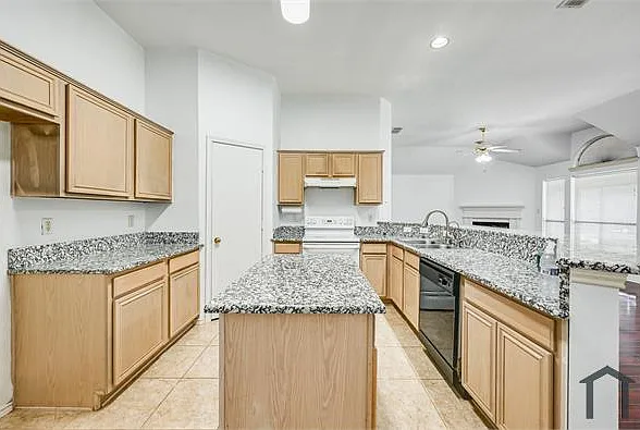700 N Emma Dr — Photo 1